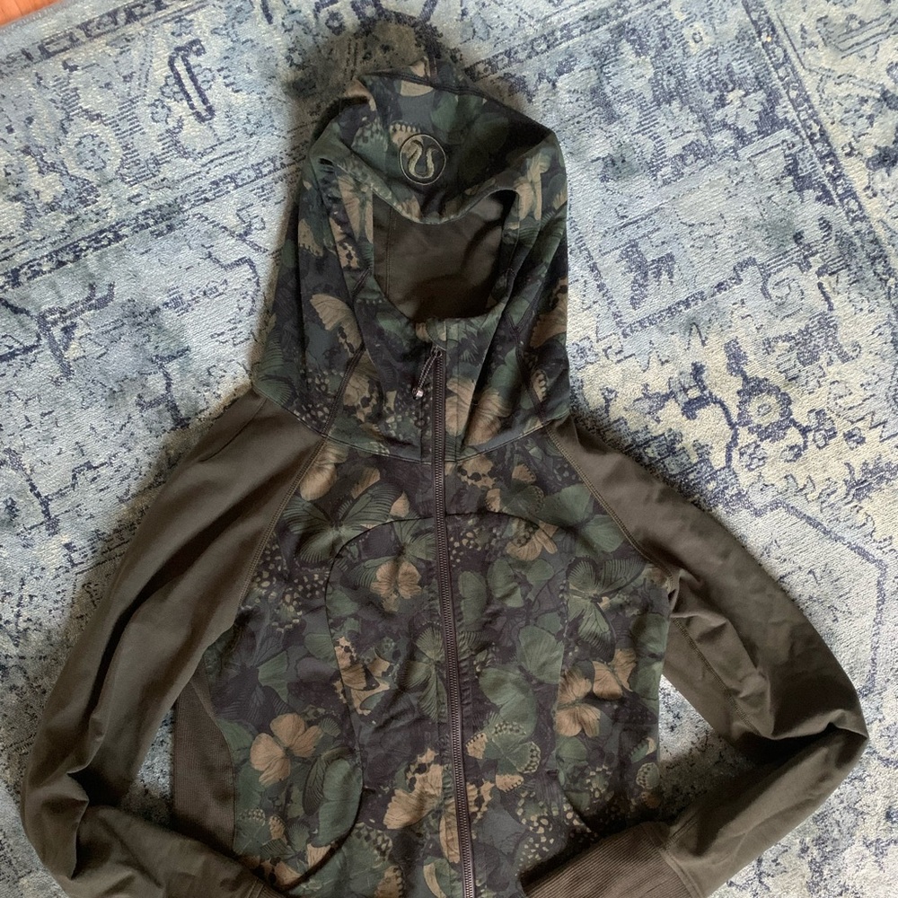 butterfly print. green lululemon jacket. size m.